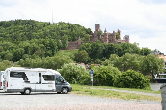 Wohnmobil an der Burg Wertheim | Liebliches Taubertal | Wohnmobiltouren in Baden-Württemberg 